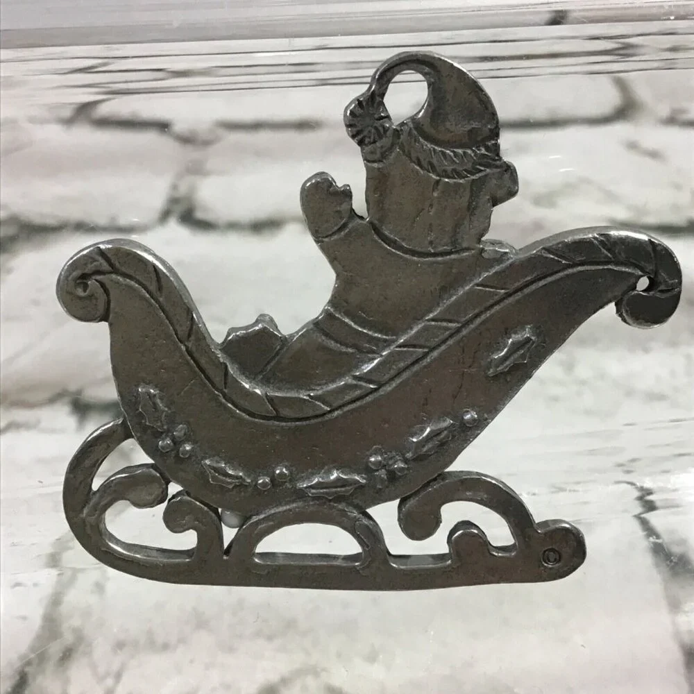 Vintage Christmas Ornament Teddy Bear In Santa’s Sleigh Flat Metal‎ 2”